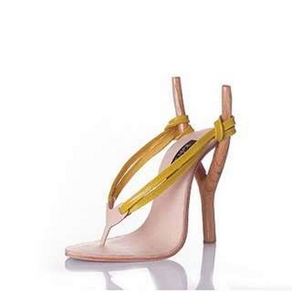 Lady high heel made from slingshot 